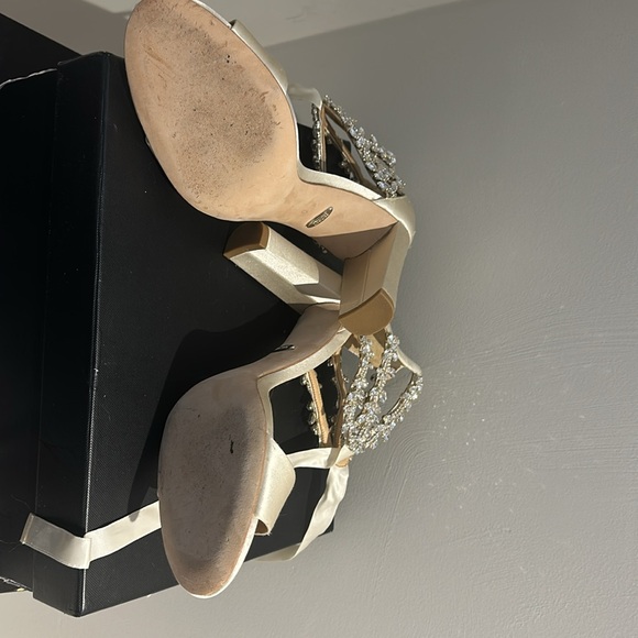 Badgley Mischka Everscter Ivory Wedding Heels Size 9 - Picture 8 of 9